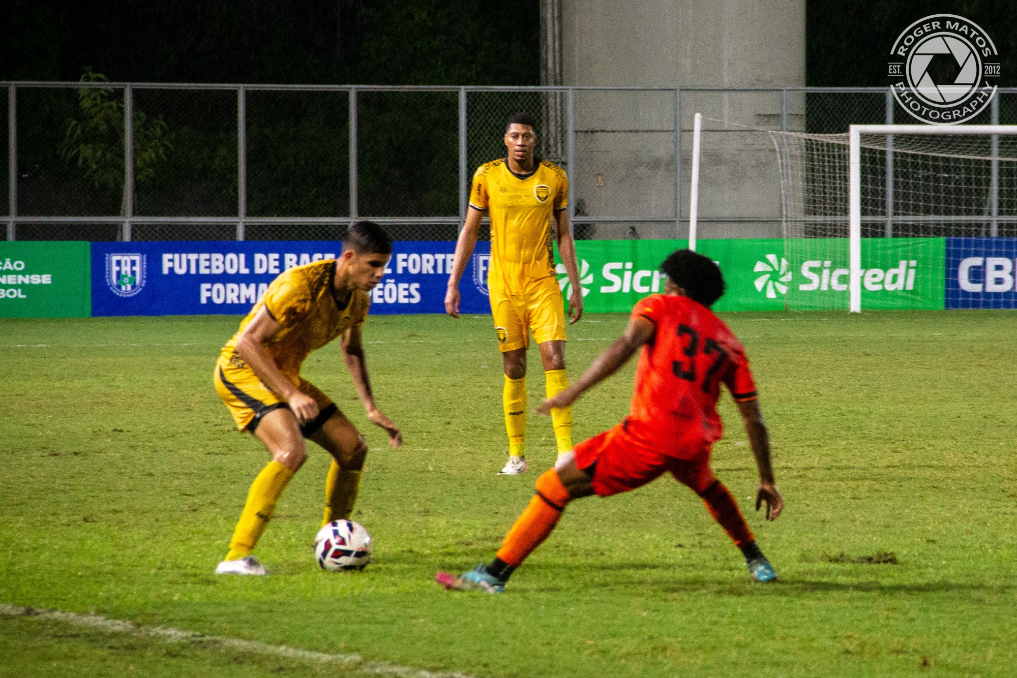 Barezão: Amazonas e Manauara empatam sem gols sob chuva, no Zamith