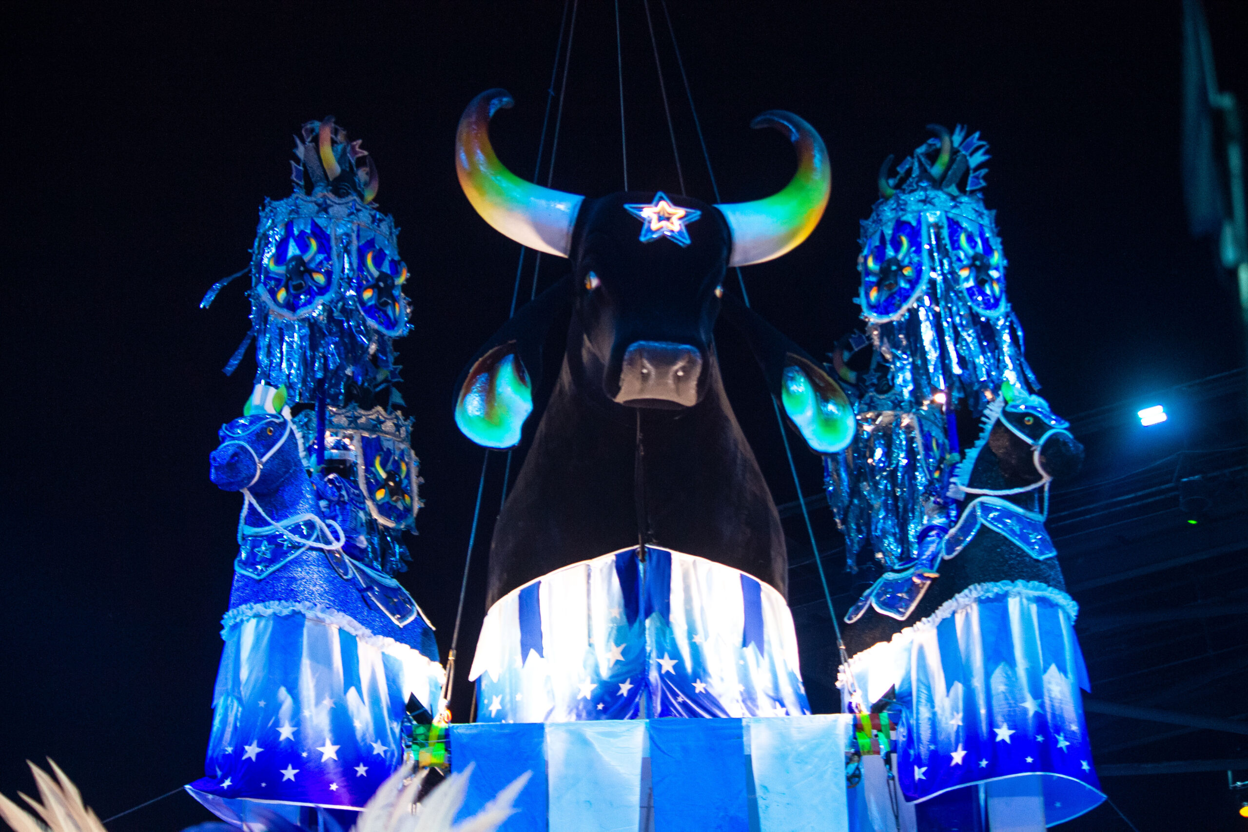 Exaltando as origens, Boi Caprichoso abre o Festival de Parintins 2026